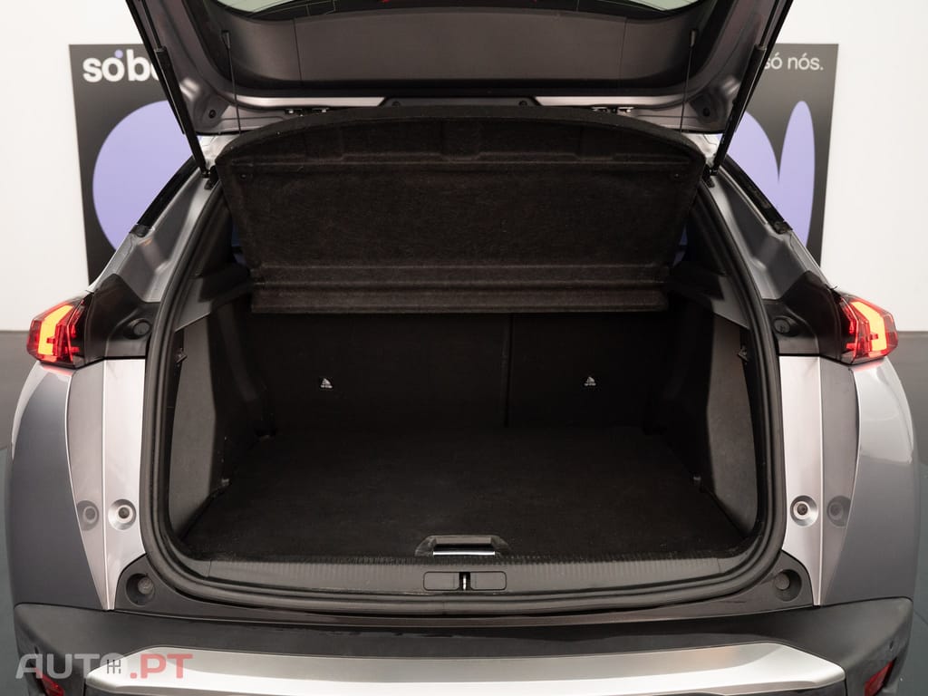 Peugeot E-2008 50 kWh Allure Pack
