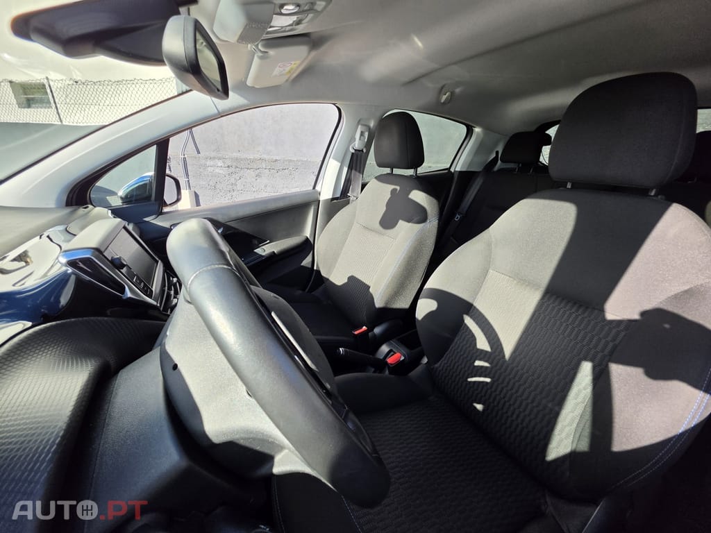 Peugeot 208 1.2 PureTech Signature
