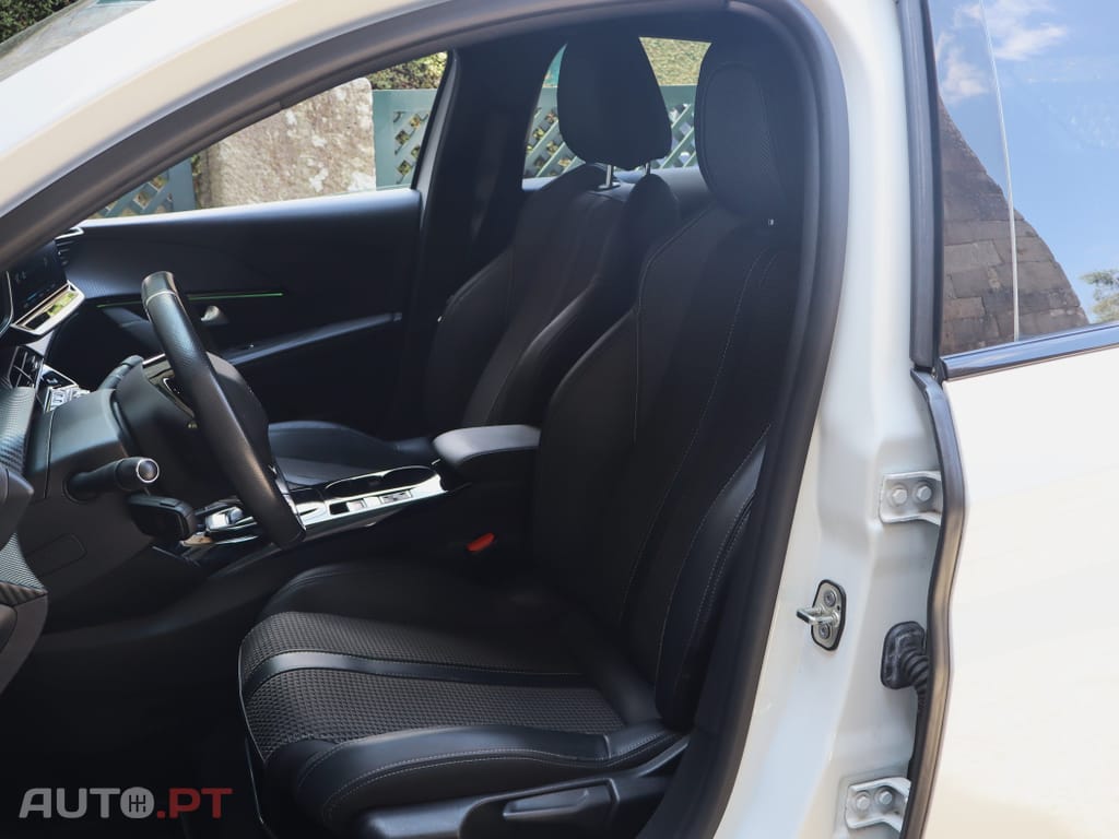 Peugeot E-208 50 kWh GT Line