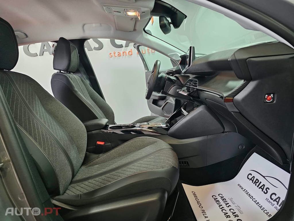 Peugeot e-208 50 kWh Allure — fotografia 11