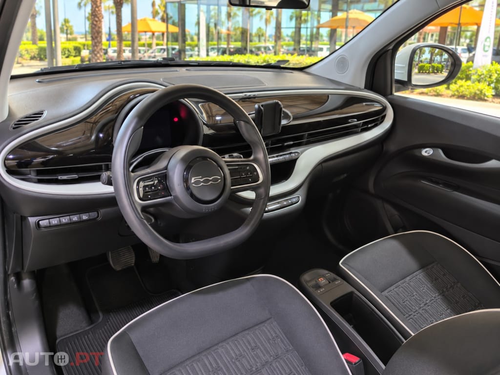 Fiat 500e Action