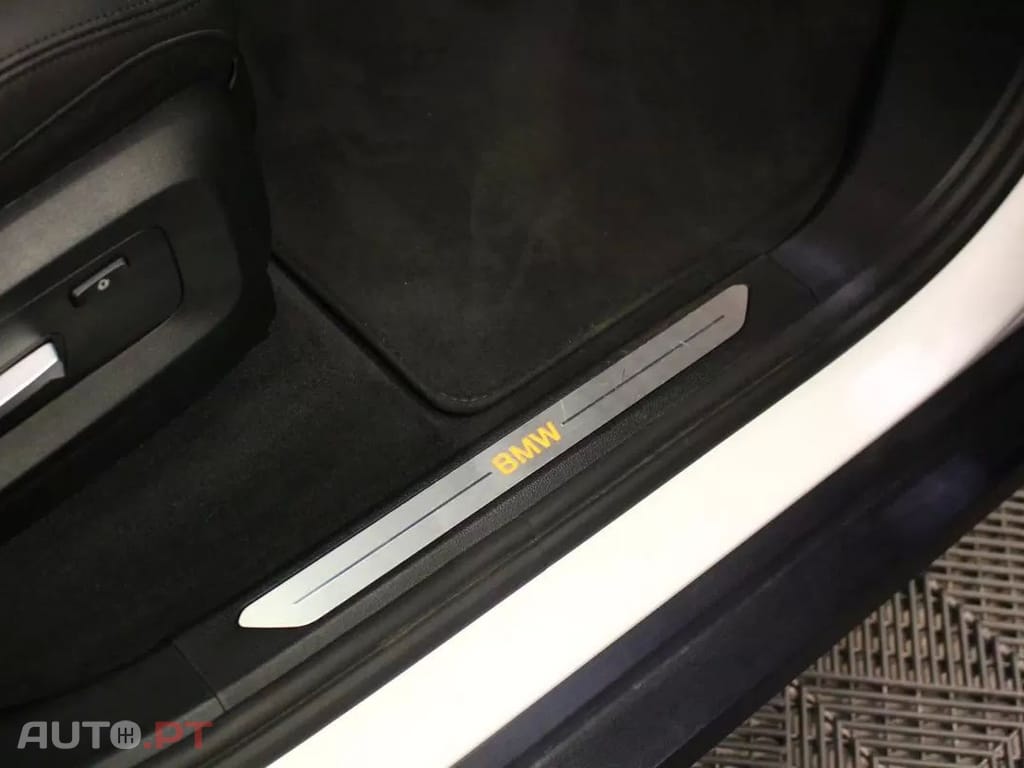BMW X5 45 e xDrive Pack M — fotografia 14