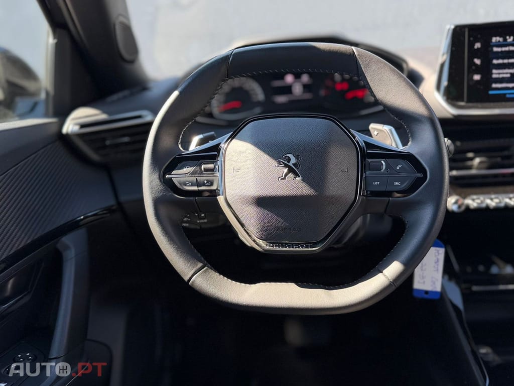 Peugeot 2008 1.2 PureTech Allure EAT8