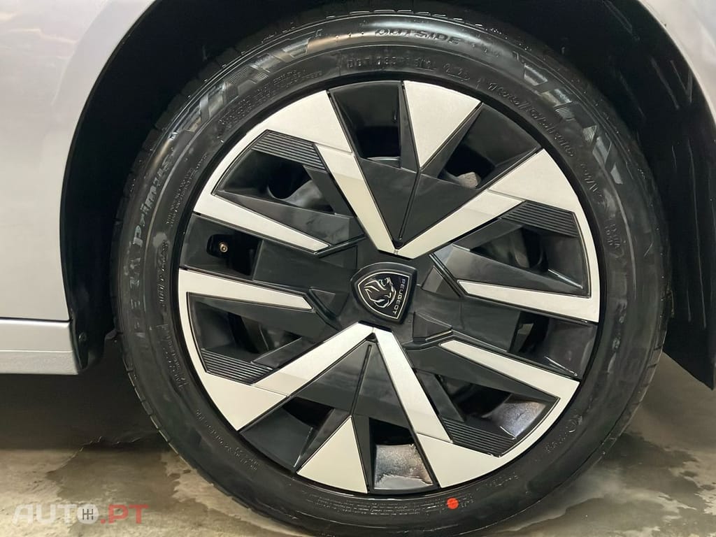 Peugeot 208 1.2 Hybrid Allure e-DCS6