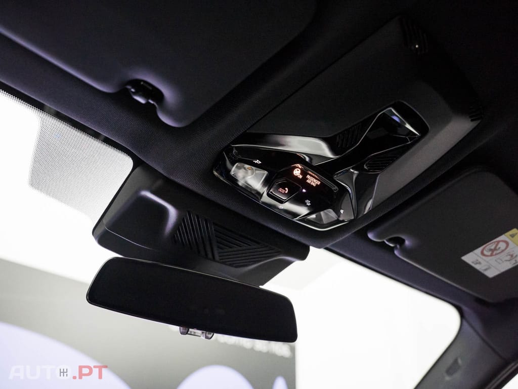 BMW iX1 eDrive20 Pack Desportivo M