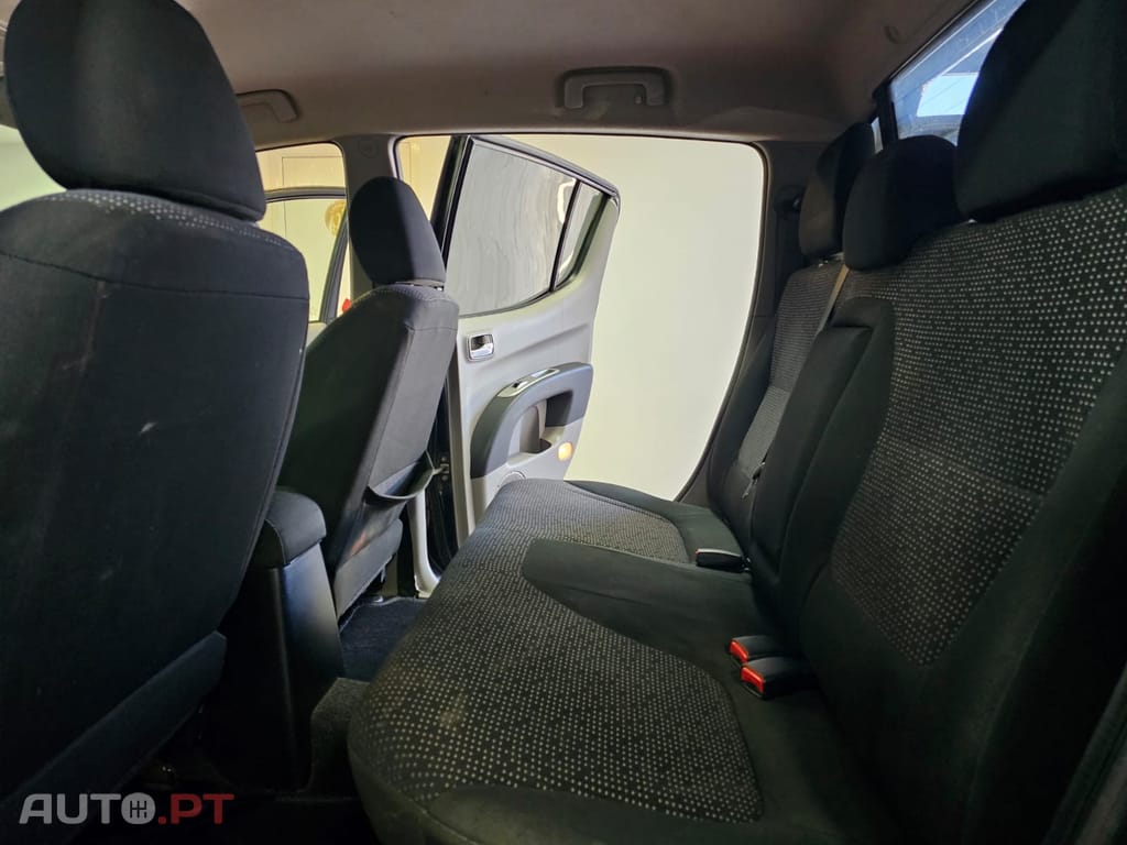 Mitsubishi L200 2.5 DI-D CD Invite AC 4WD