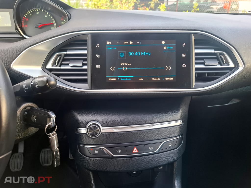 Peugeot 308 1.5 BlueHDi Business Line