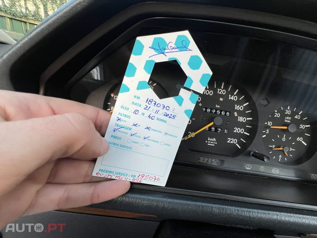 Mercedes-Benz W124 300 D