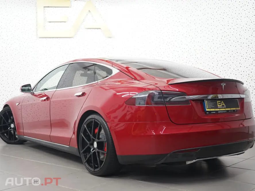 Tesla Model S 85