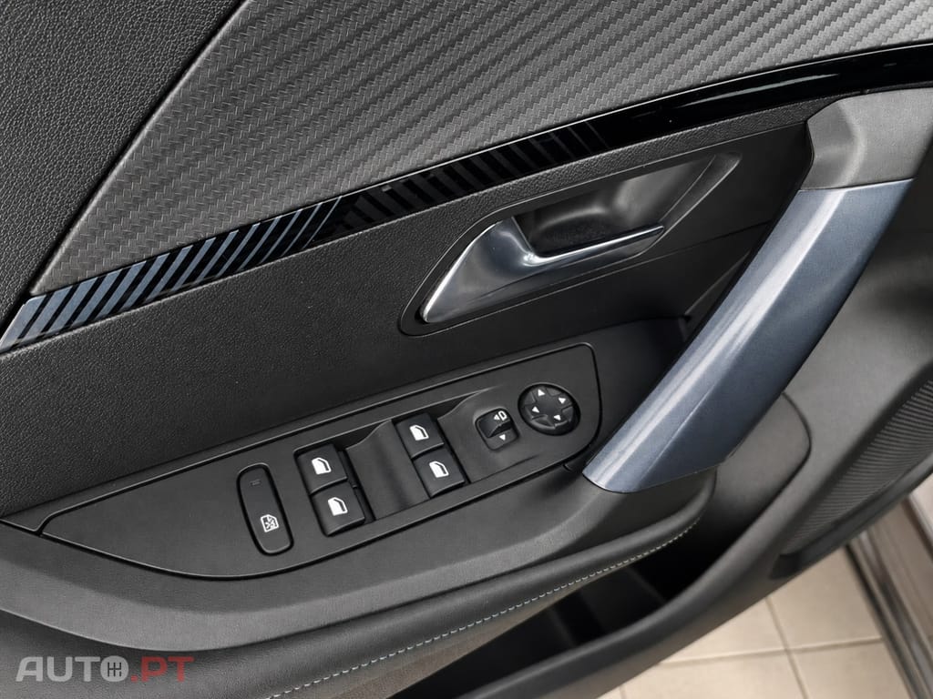 Peugeot 2008 1.2 PureTech Allure EAT8