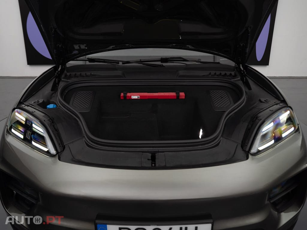 Porsche Macan Electric 4