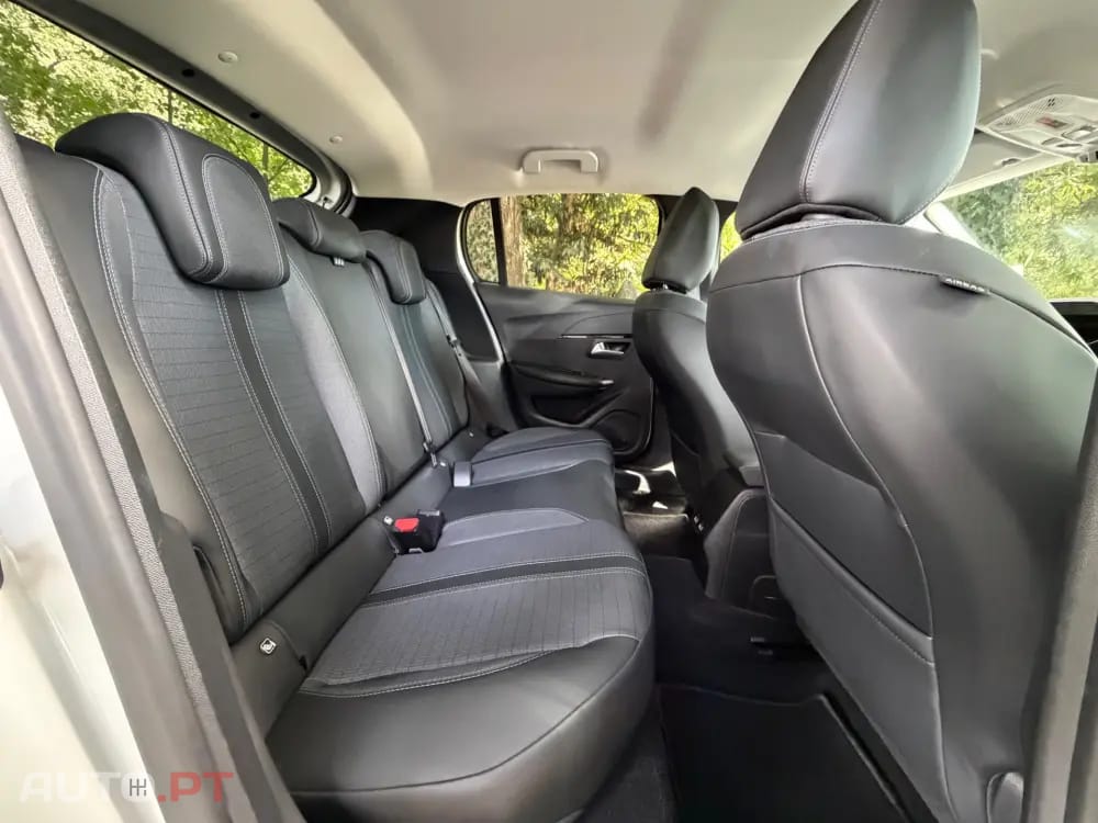 Peugeot E-208 50 kWh Allure Pack