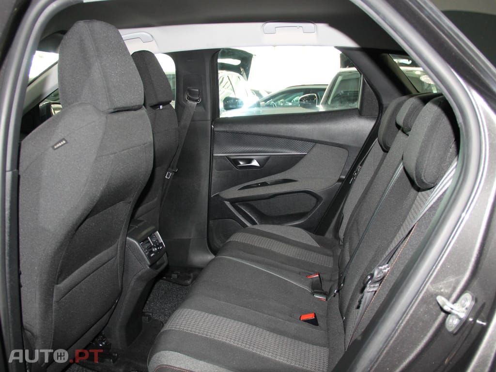 Peugeot 3008 1.5 BlueHDi Active