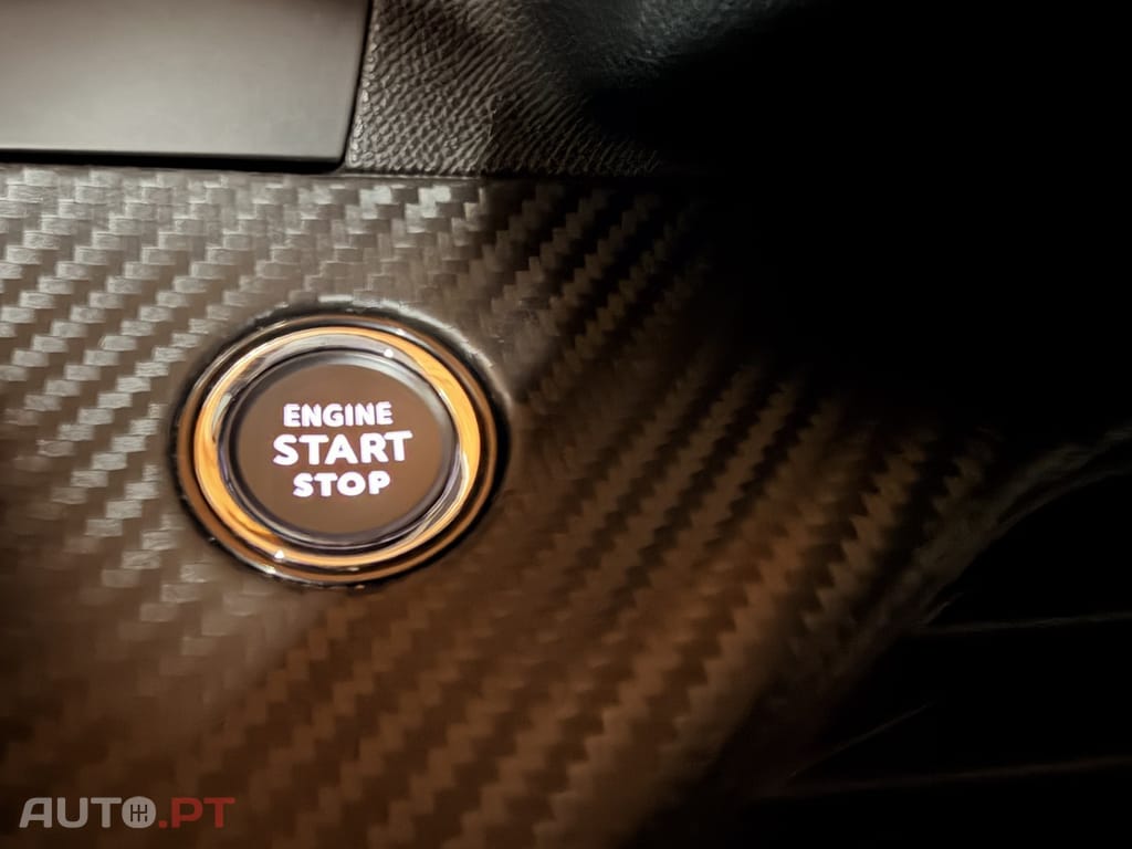 Peugeot E-2008 50 kWh Allure Pack