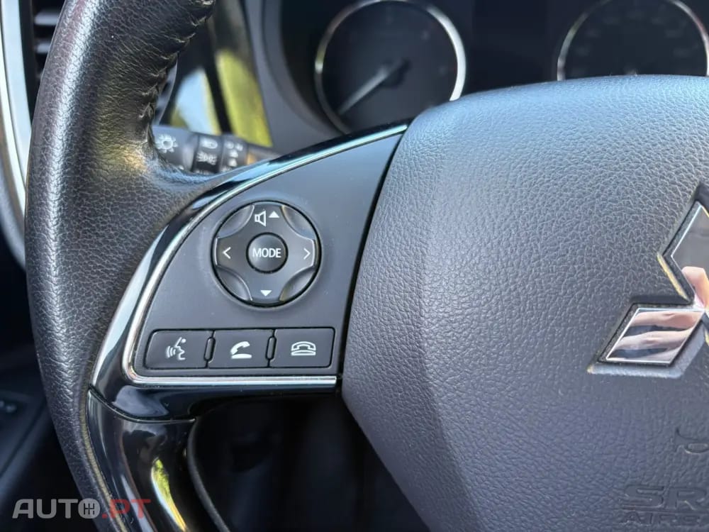 Mitsubishi Outlander 2.2 DI-D Instyle Navi