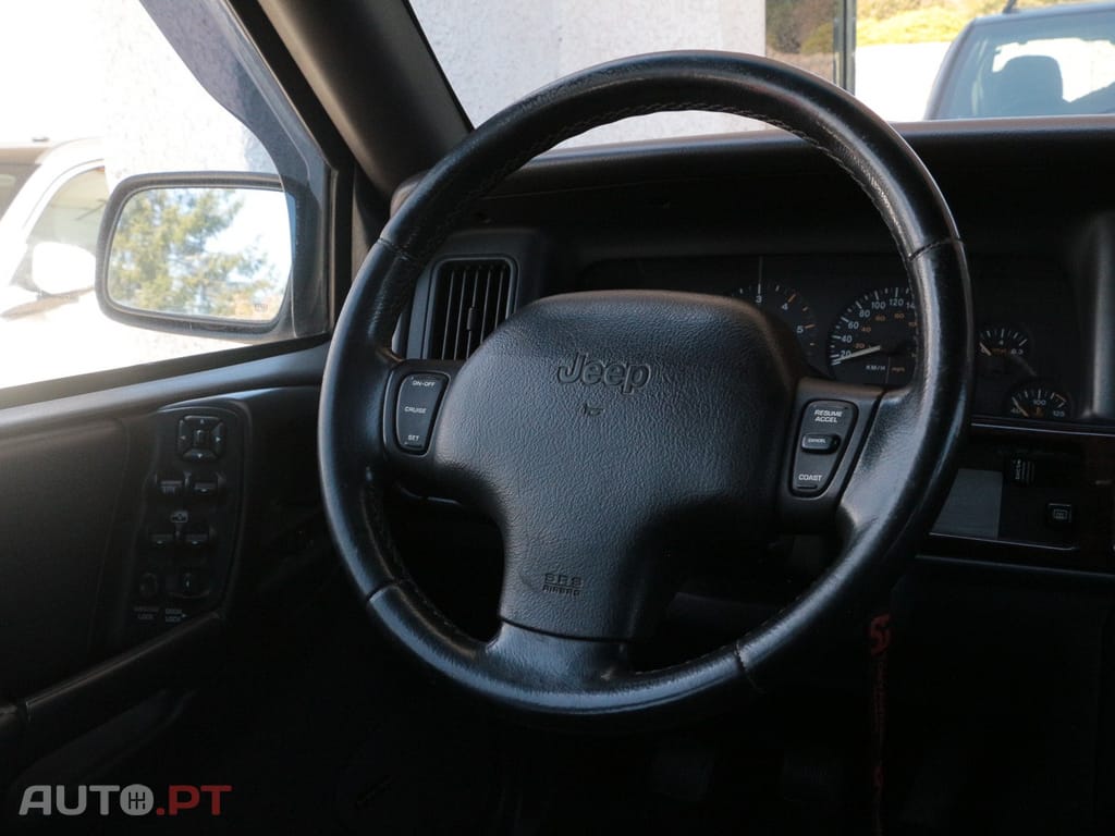 Jeep Grand Cherokee 2.5 TD Official