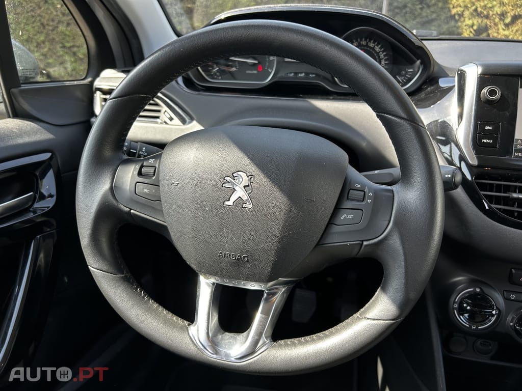 Peugeot 208 1.2 PureTech Signature