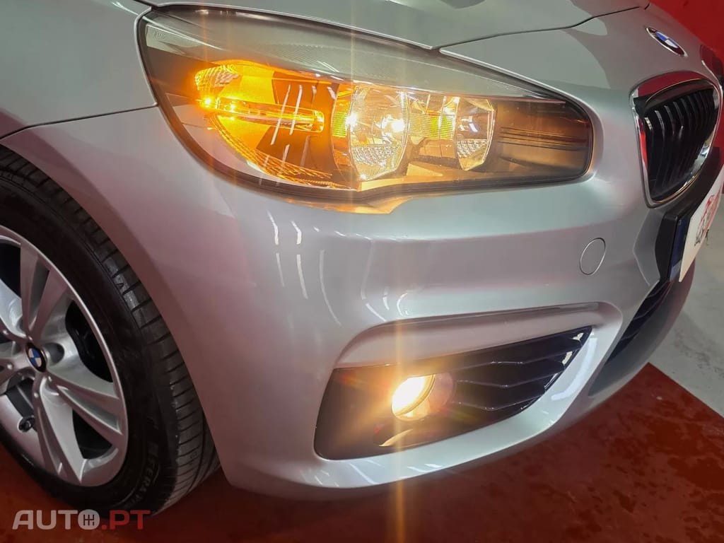 BMW 216 d Line Sport — fotografia 13
