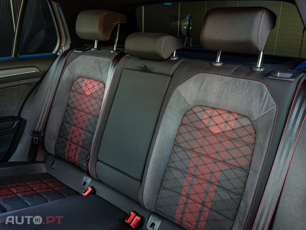 Volkswagen Golf 2.0 TSI TCR DSG