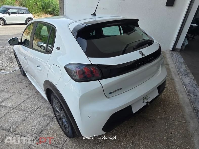 Peugeot E-208 Active