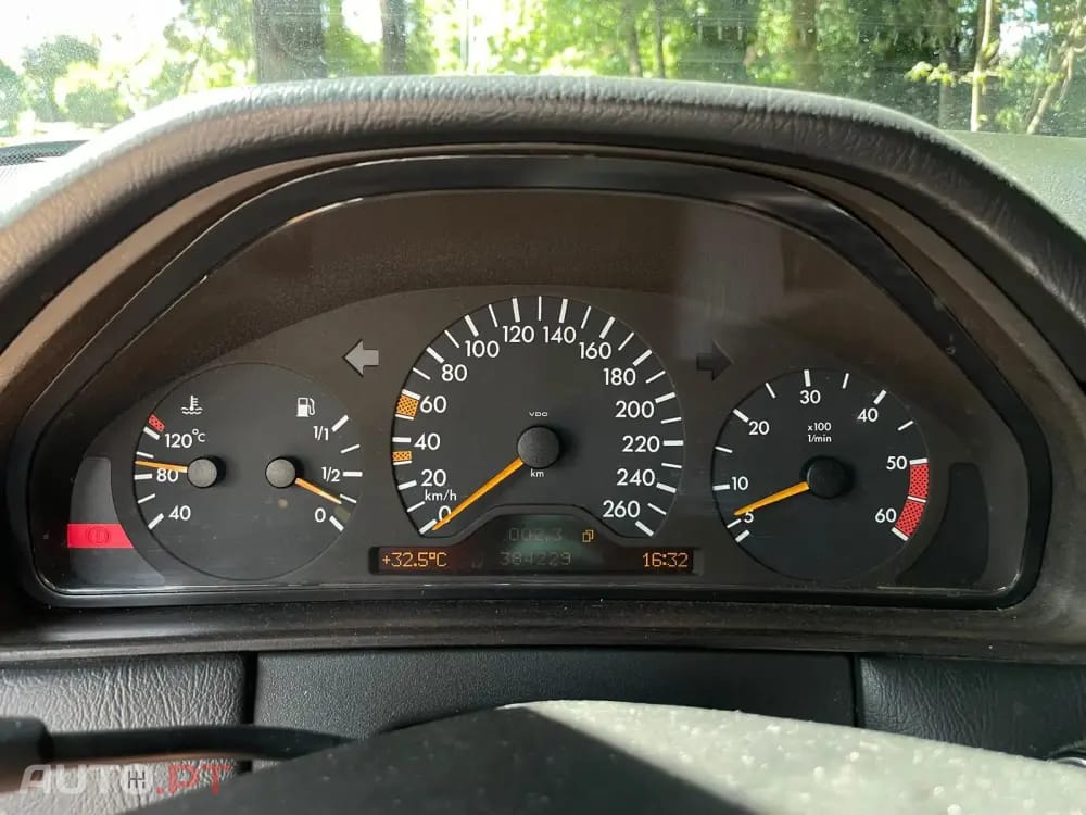 Mercedes-Benz E 300 TD Classic