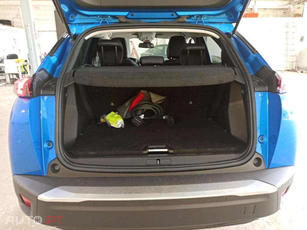 Peugeot E-2008 50 kWh Allure Pack