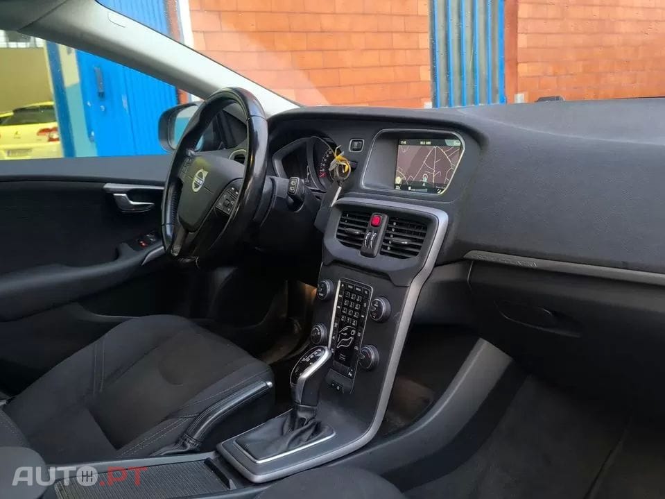 Volvo V40 1.6 D2 Momentum Powershift Eco