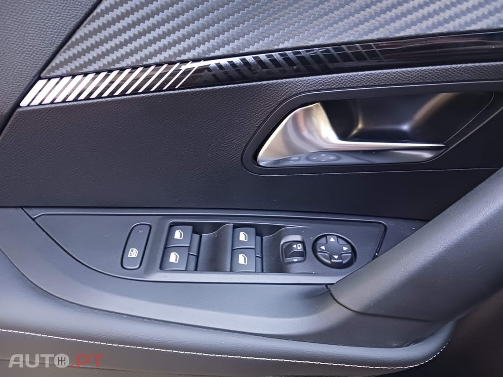 Peugeot 2008 1.2 Hybrid Allure e-DCS6