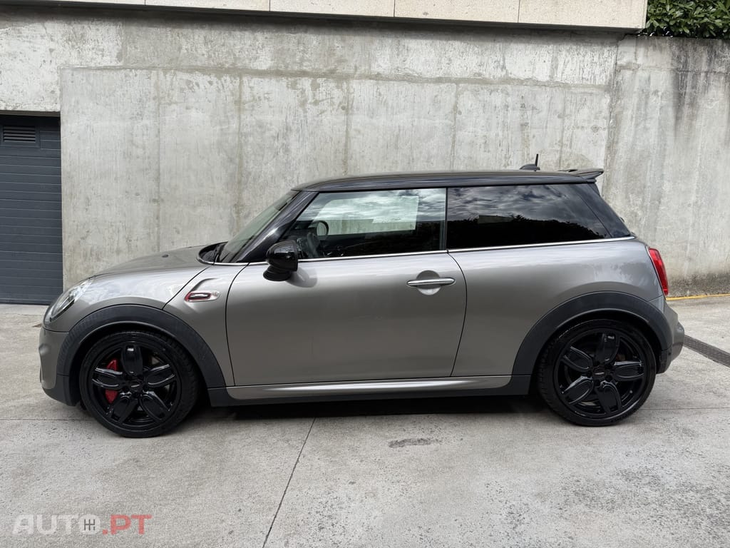 MINI Cooper John Cooper Works Auto Desportiva