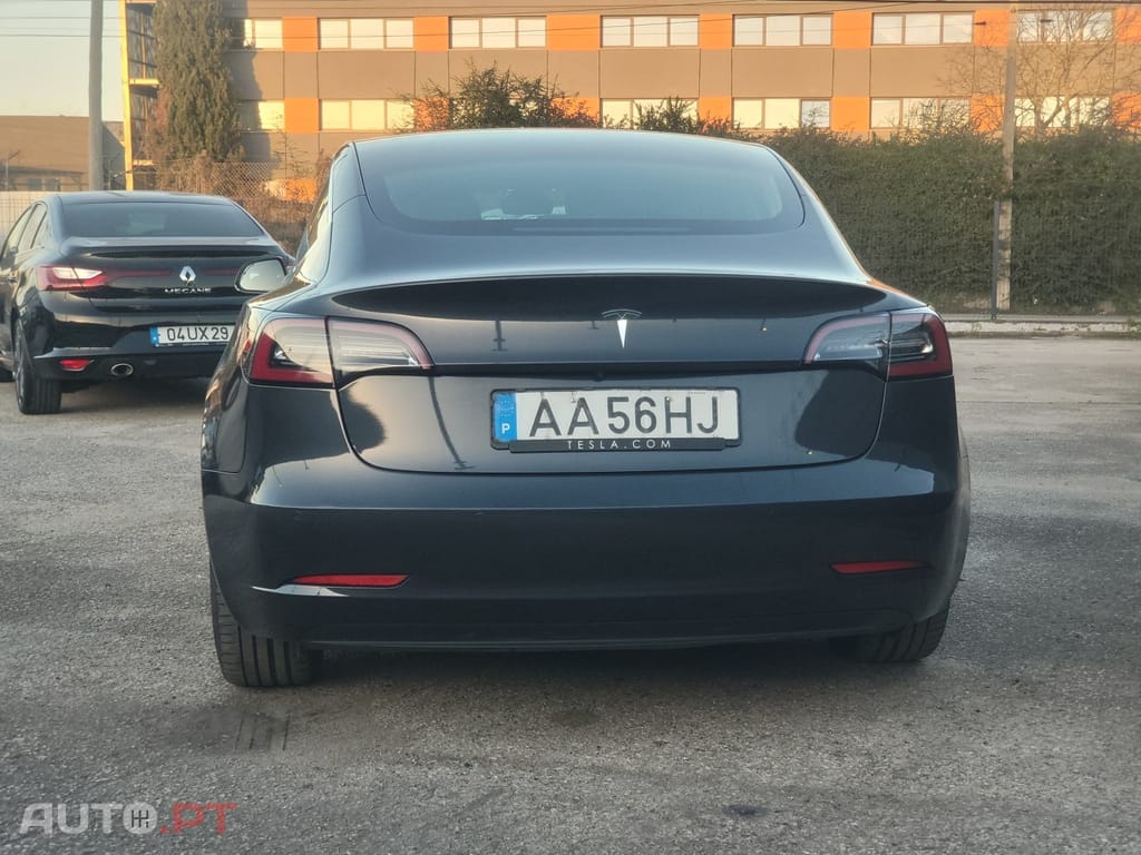 Tesla Model 3 Long-Range RWD