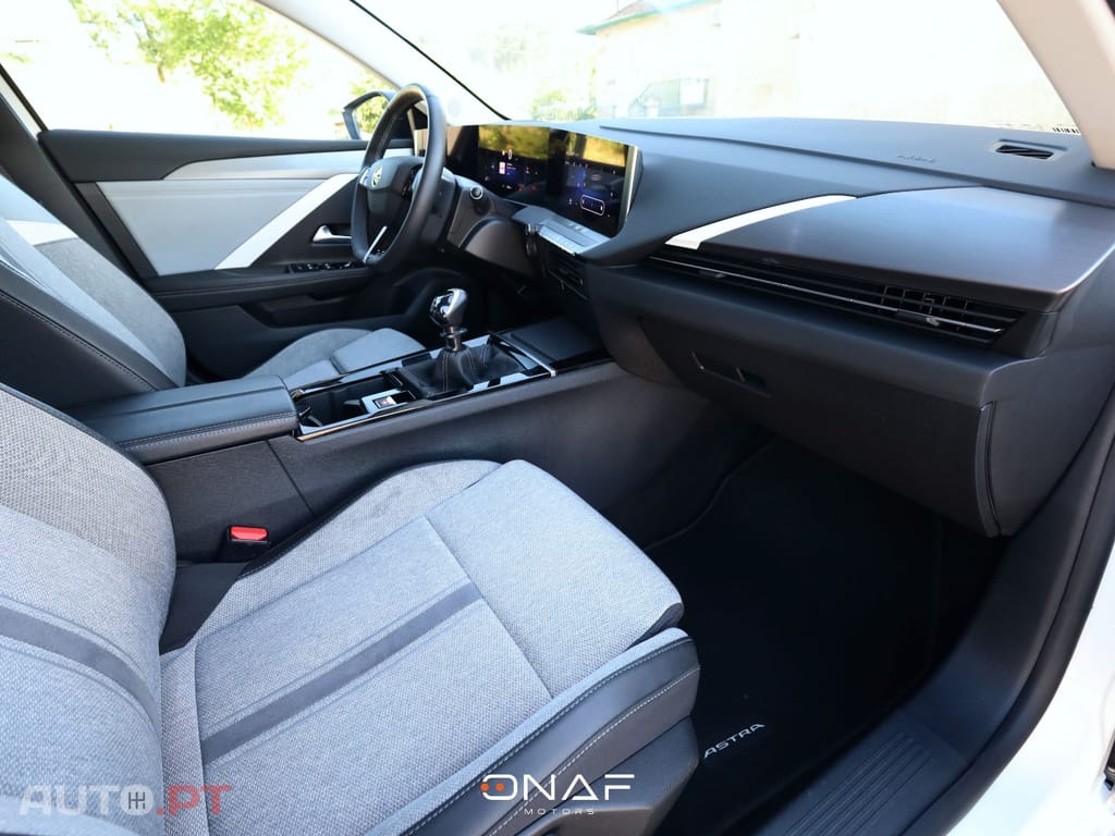Opel Astra 1.2 T-Elegance 130Cv