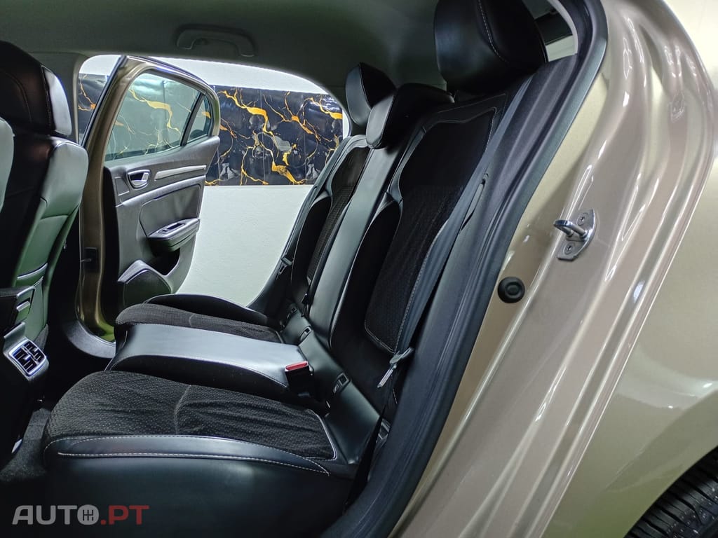 Renault Clio Outro