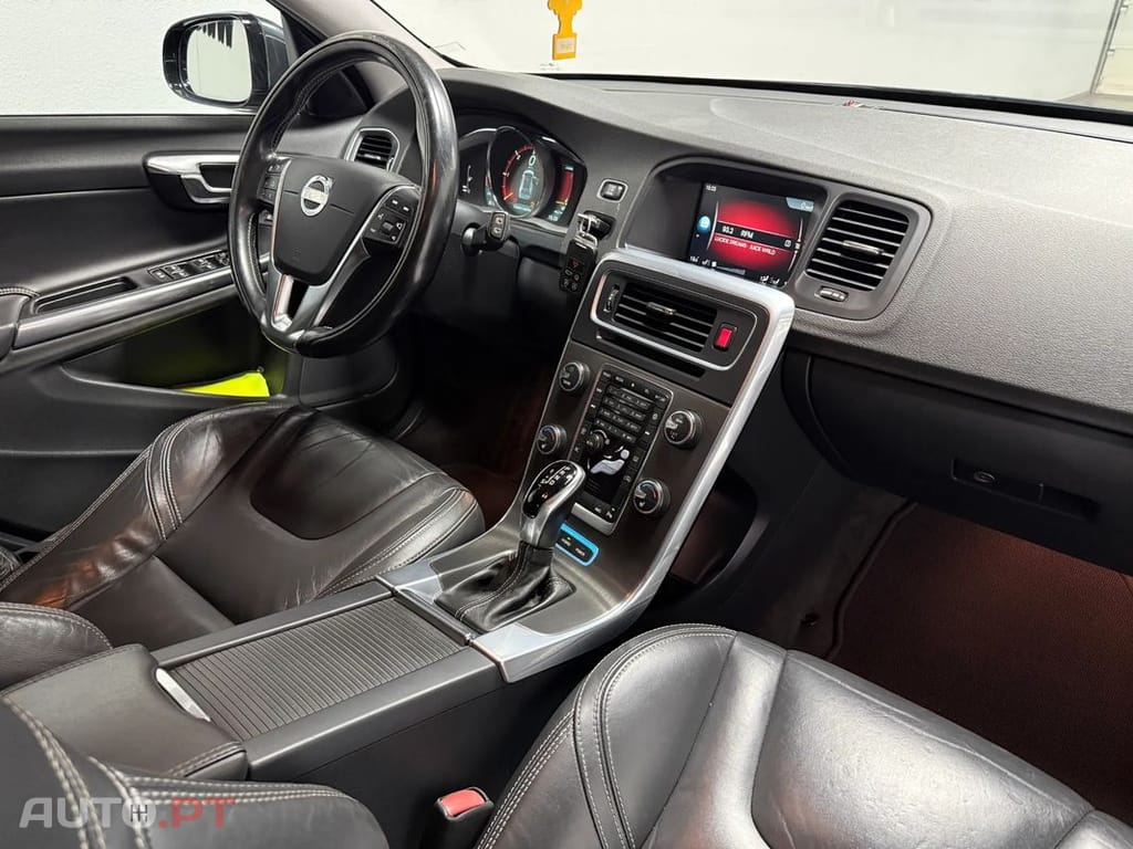 Volvo V60 D6 Plug-In-Hybrid AWD Geartronic Summum