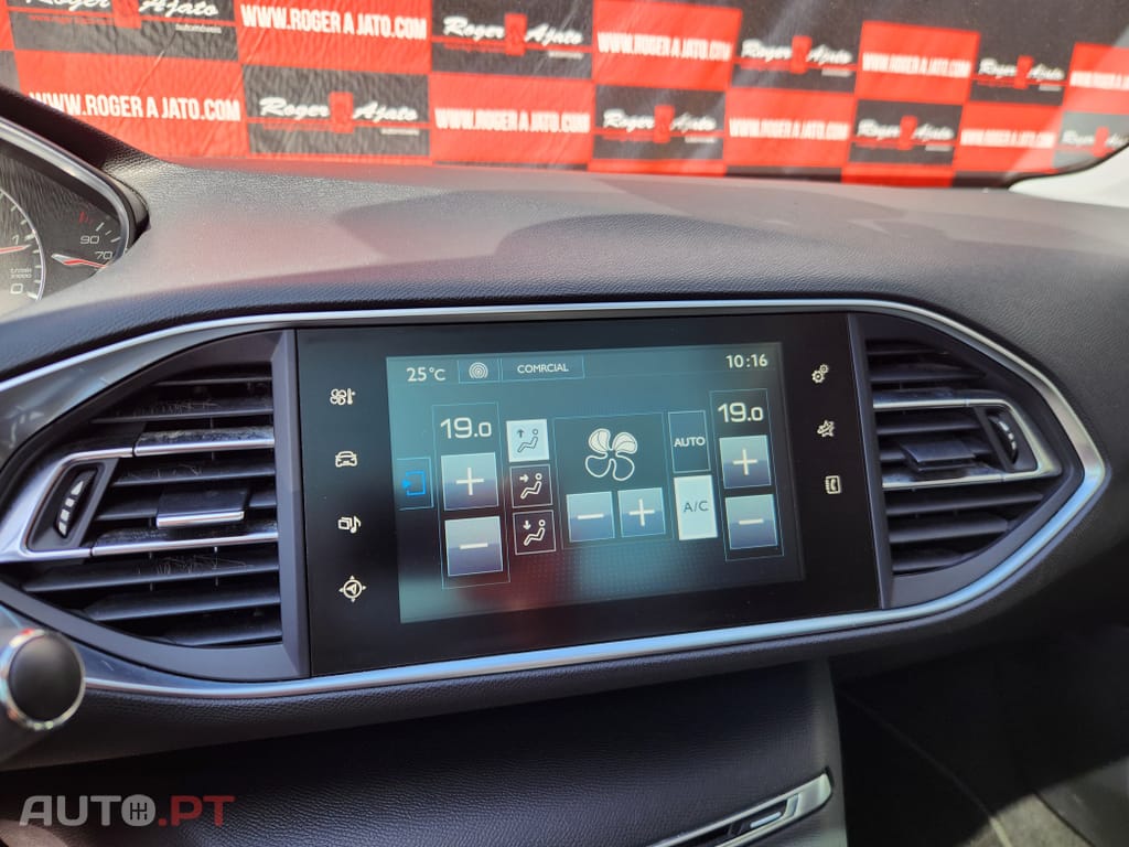 Peugeot 308 1.6 BlueHDi Style J17