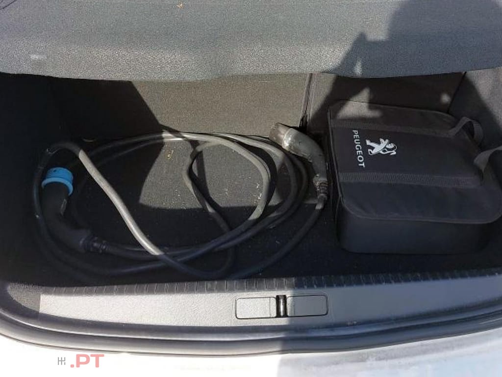 Peugeot E-208 50 kWh Active