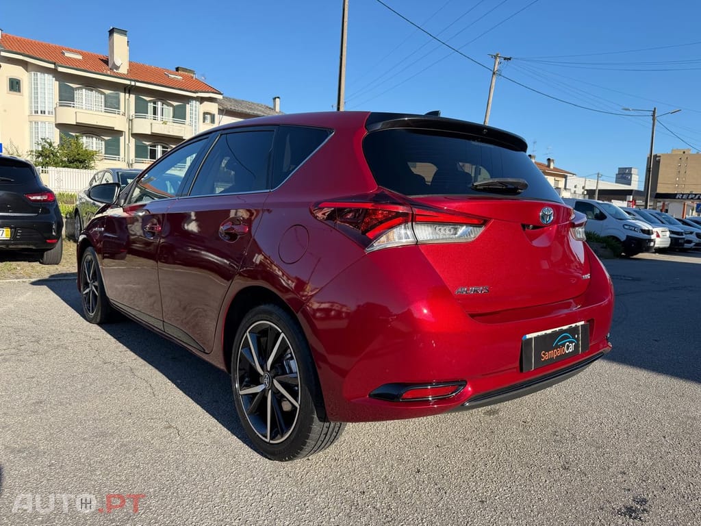 Toyota Auris 1.8 HSD Comfort +P.Sport+Navi