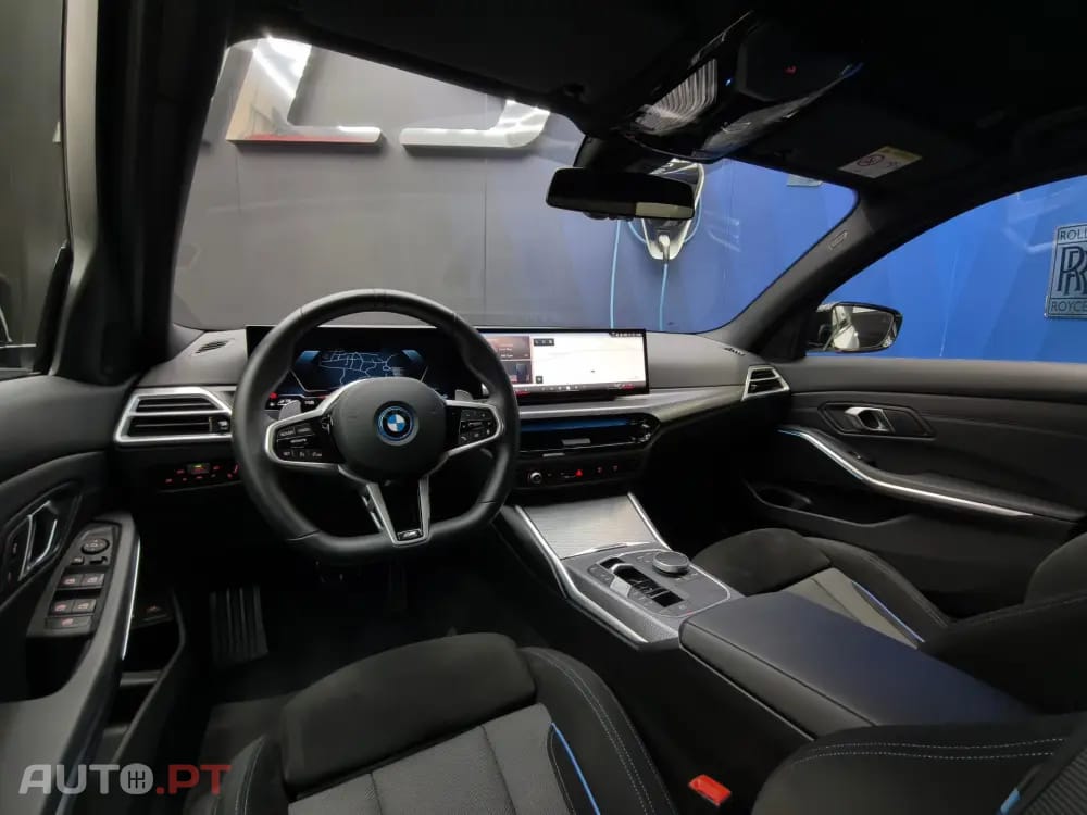 BMW 330 e Pack Desportivo M Pro Auto