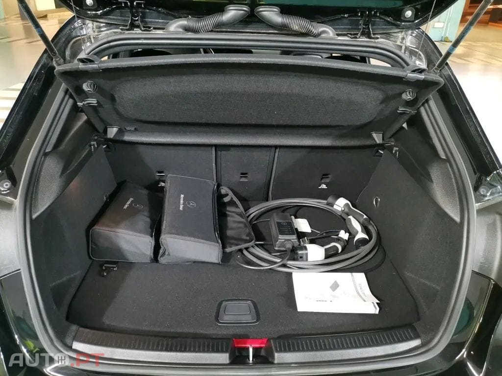 Mercedes-Benz A 250 e AMG Line