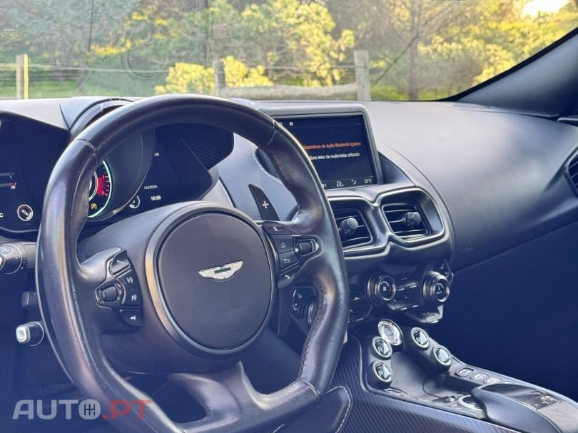 Aston Martin Vantage Coupé V8