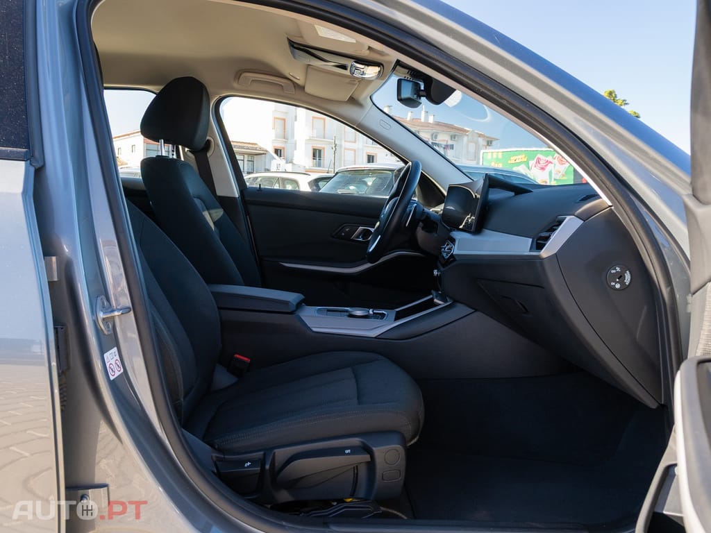 BMW 330 e Auto