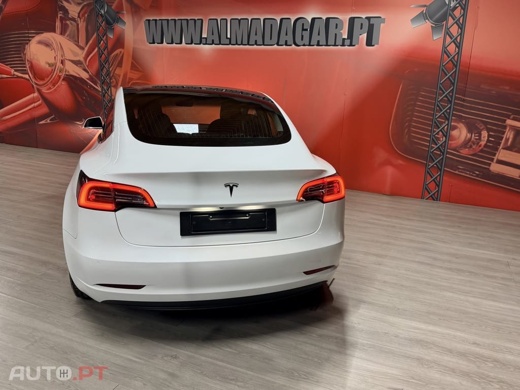 Tesla Model 3 Tração Traseira