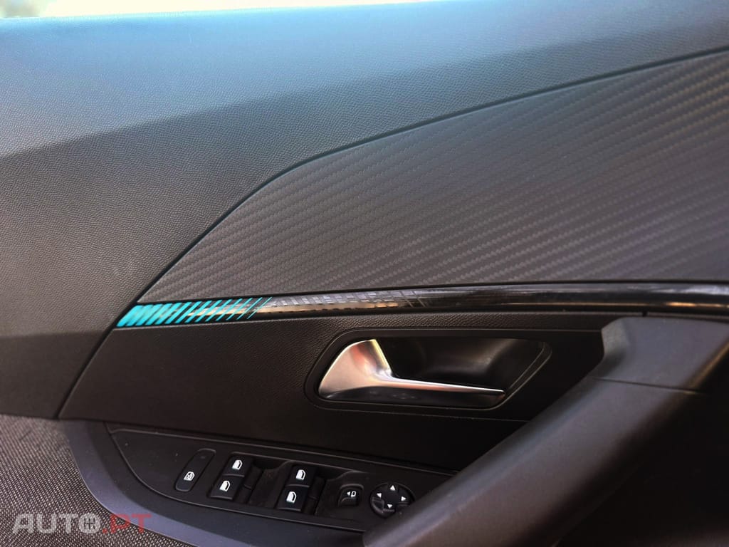 Peugeot E-2008 Style