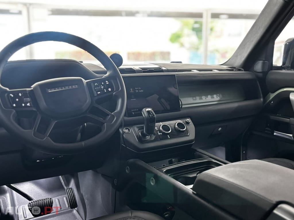 Land Rover Defender 2.0 P300e 110 AWD Trophy Edition Deep Sandglow