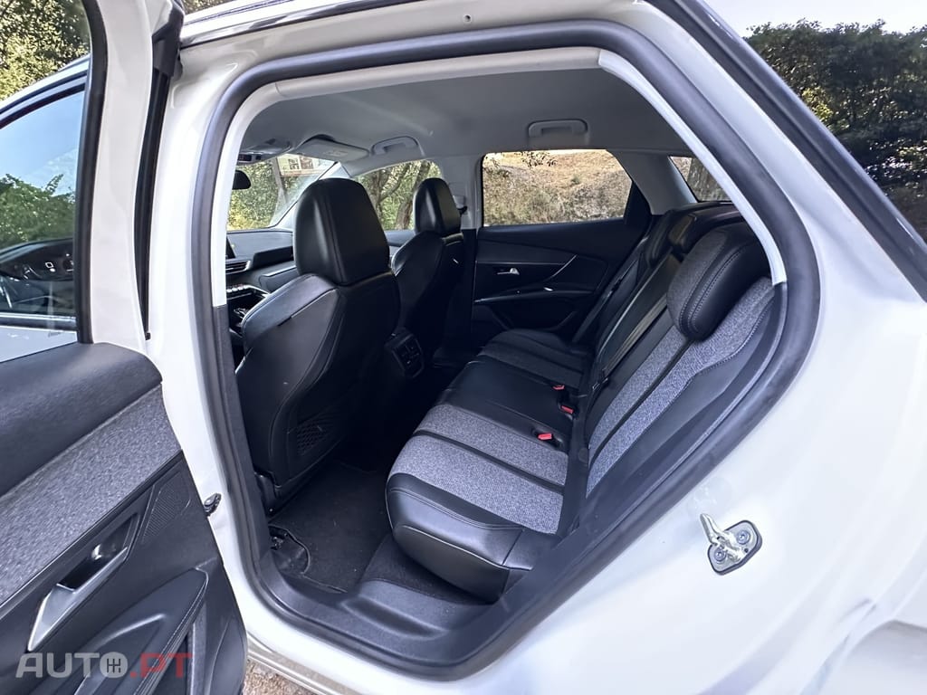 Peugeot 3008 1.2 PureTech Allure EAT8