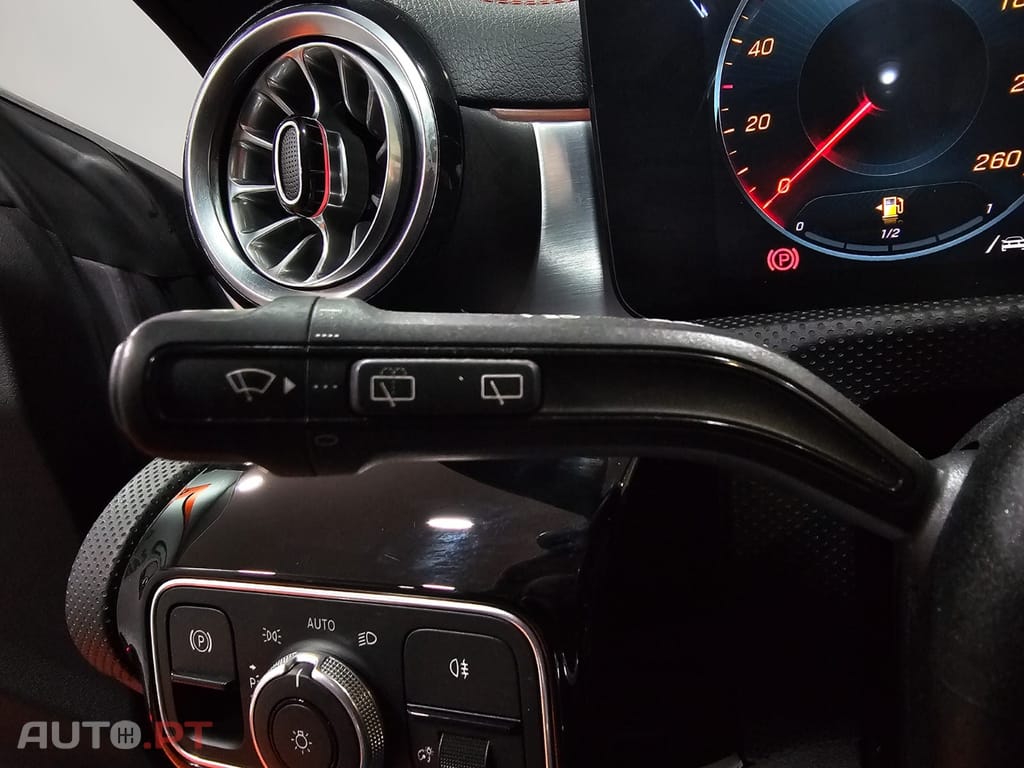 Mercedes-Benz CLA 180 Shooting Brake 7G-DCT AMG Line