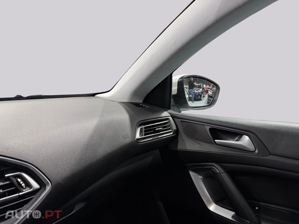 Peugeot 308 1.2  Feline