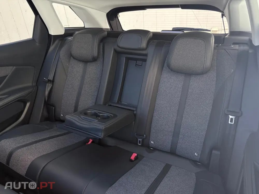 Peugeot 3008 1.2 PureTech Allure EAT8