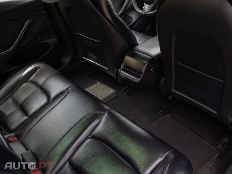 Tesla Model 3 Standard Range Plus RWD