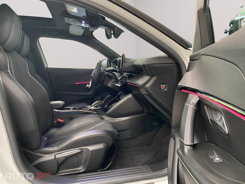 Peugeot E-2008 50 kWh GT