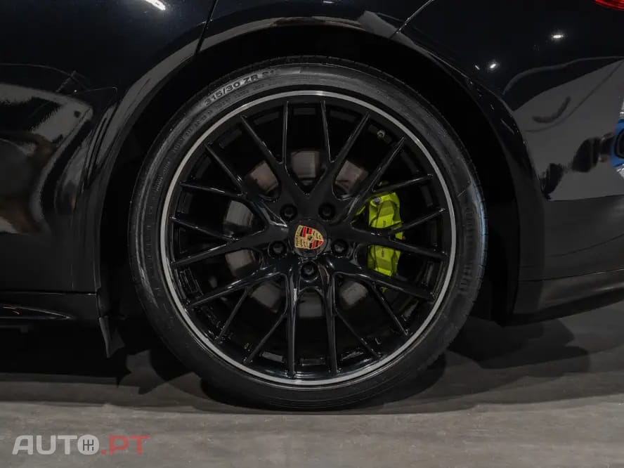 Porsche Panamera 4 E-Hybrid Platinum Edition